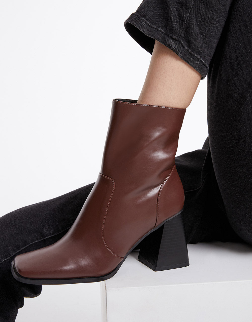 8 Heeled Square Toe Boots